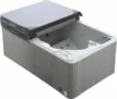 Compacte 3-persoons hottub met afdekking voor ontspanning thuis.