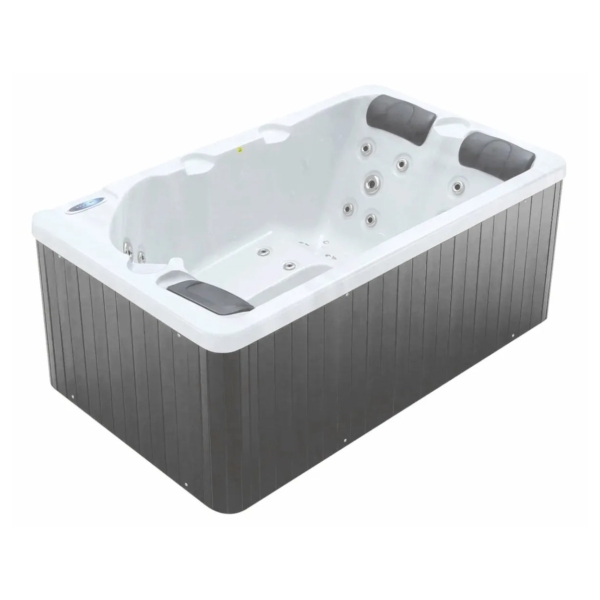 Compacte 3-persoons spa met massagejets en isolatie.