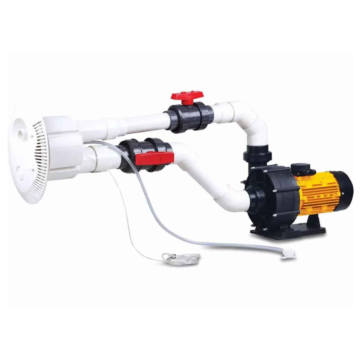 Zwembad filterpomp met PVC-pijpen en motor voor watercirculatie.