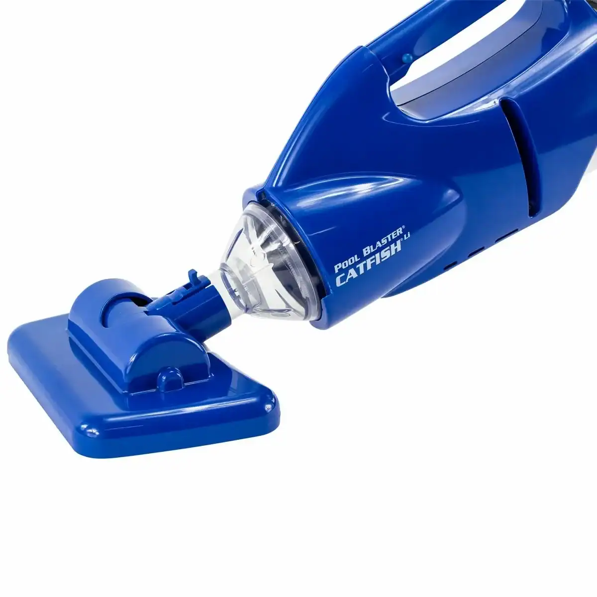 Elektrische zwembadstofzuiger Pool Blaster Catfish LI voor schoonmaak.