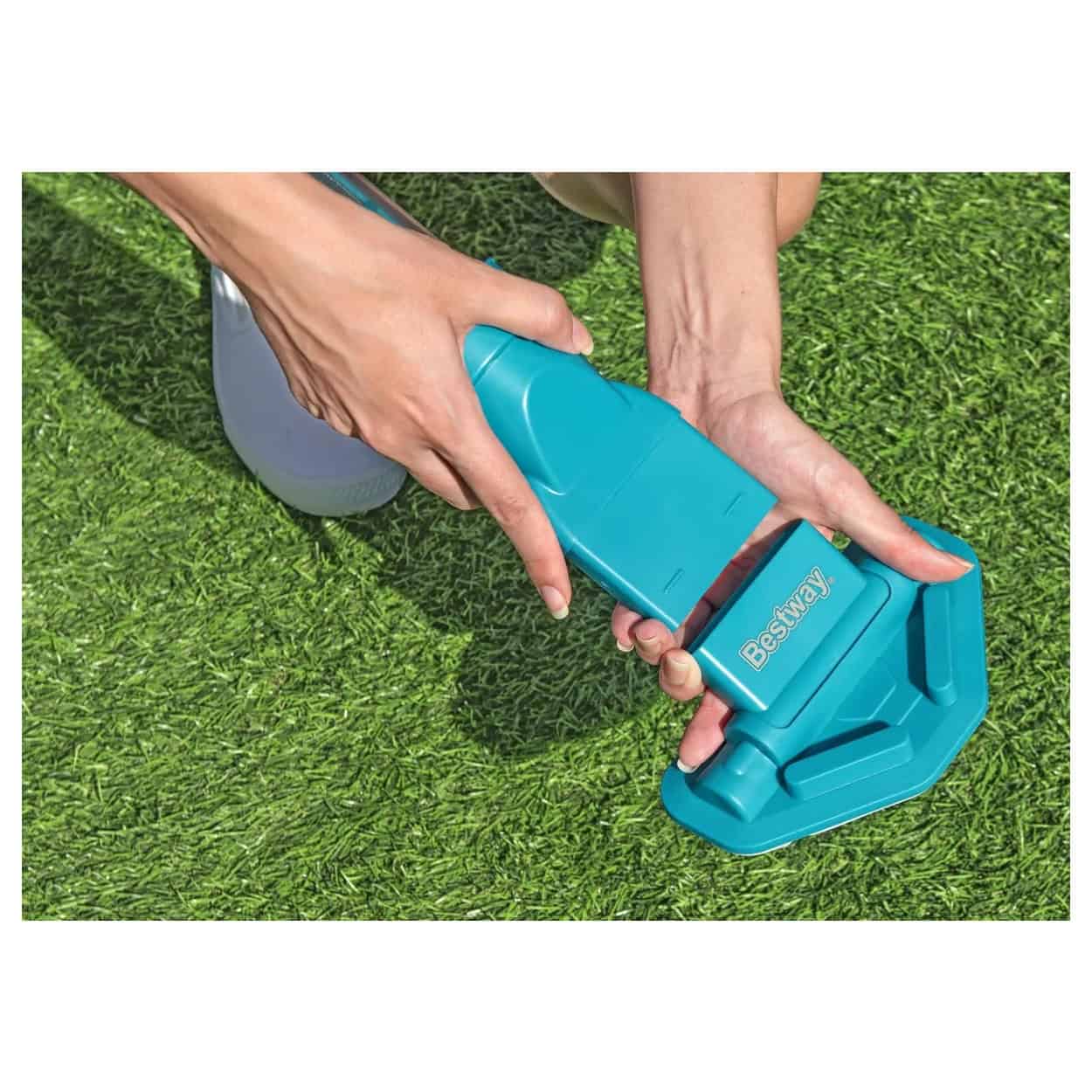 Handige zwembadstofzuiger voor onderhoud van Bestway AquaSurge zwembad.