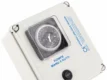 Zwembadpomp met timer voor automatische of handmatige bediening.