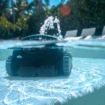 Zwembadrobot Dolphin EON 100 voor schoonmaken van zwembaden.