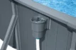 Zwembad filter en pompsysteem voor schoon water en goede circulatie.