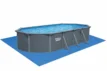 Zwemvijver met stevig frame en helder water, ideaal voor tuinplezier en ontspanning.