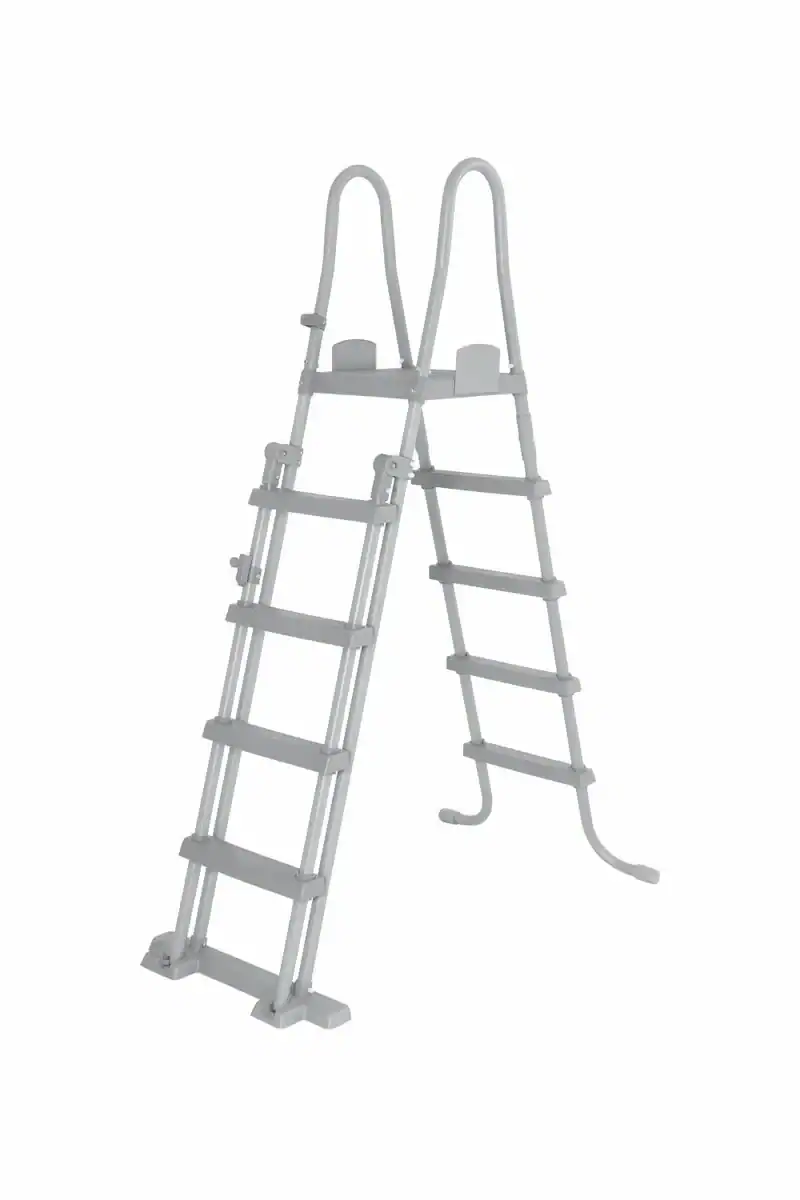 Zwembadtrap met uitschuifbare ladder en antislip treden voor veilige toegang.