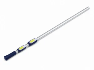 Telescopische zwembad schoonmaaksteel voor het reinigen van zwembaden.