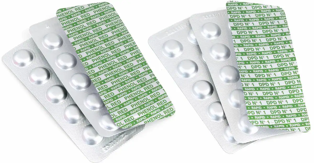Zwemmiddel tabletten voor zwembadreiniging en onderhoud.