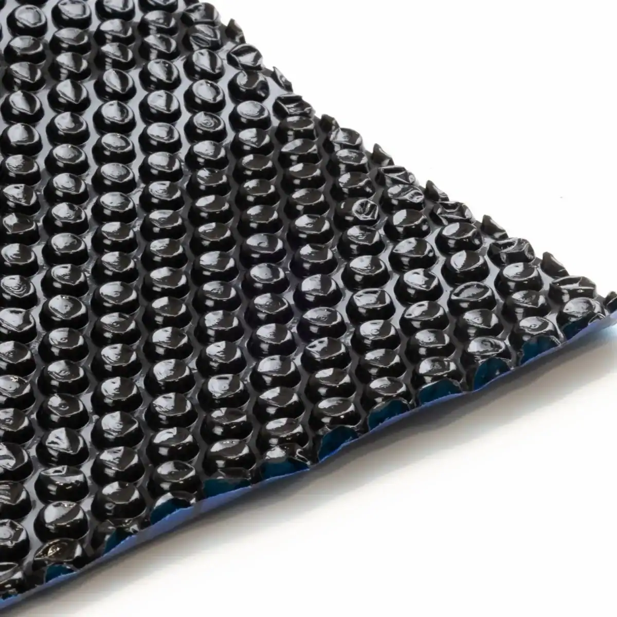Antislip zwembadmat met noppen voor veiligheid en grip.
