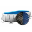 Zwembad met filtermatten en skimmer voor schoon water.