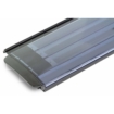 Transparante solar cover voor zwembad met automatische rolmechanisme.