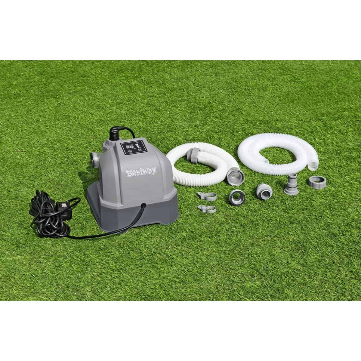 Zwembadstofzuiger set met slang en accessoires voor zwembadreiniging.