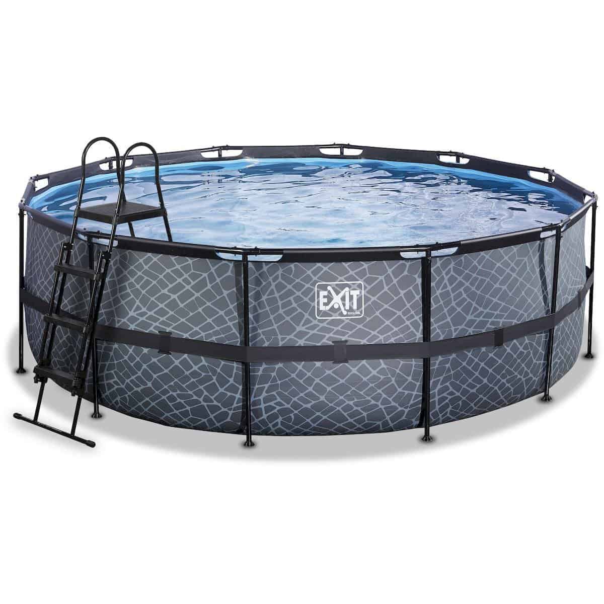 Opzetzwembad van 4,57m met ladder en water gevuld, ideaal voor zomerse ontspanning.