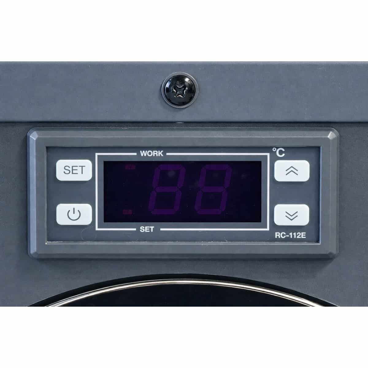 Thermostaat voor zwembadwater met digitale display en bedieningsknoppen.