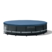 Intex opblaasbaar zwembad met blauwe afdekking en zwart frame.