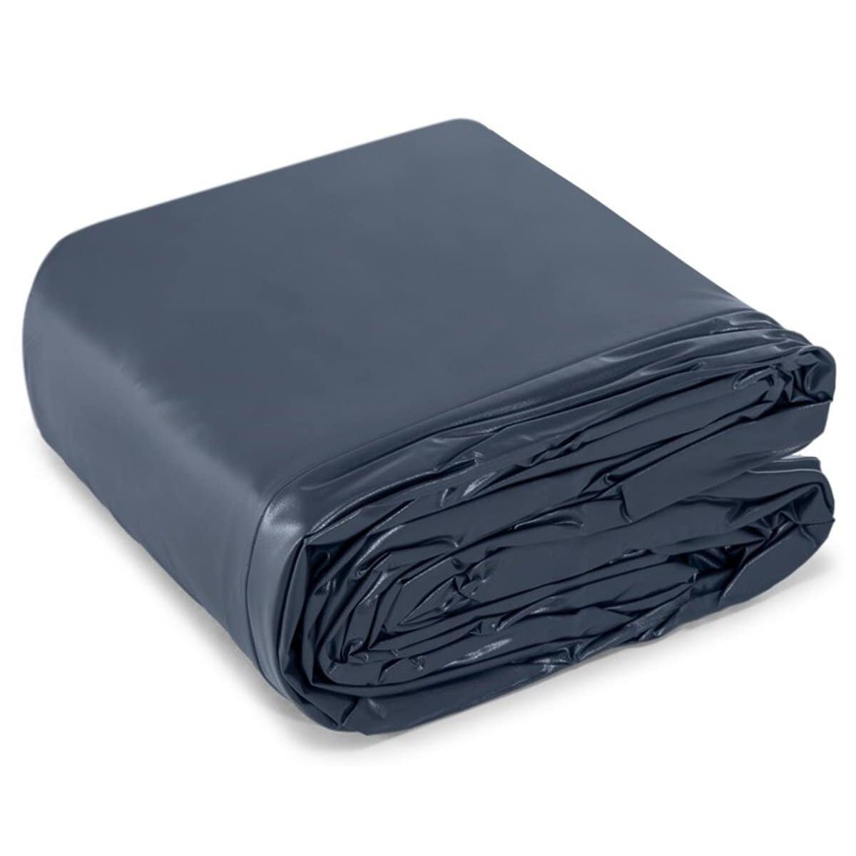 Dichtgevouwen zwembadzeil in donkerblauwe kleur voor zwembadbescherming.