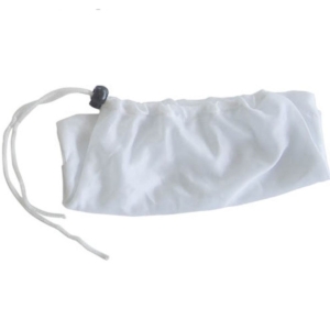 Zwembadborstel in witte hoes voor zwembadreiniging en onderhoud.