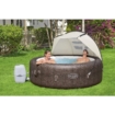 Opblaasbare hottub met parasol, ideaal voor ontspanning in de tuin.