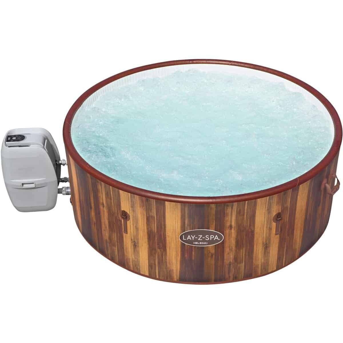 Houten hottub met jacuzzi en verwarming, perfect voor ontspanning in de tuin.