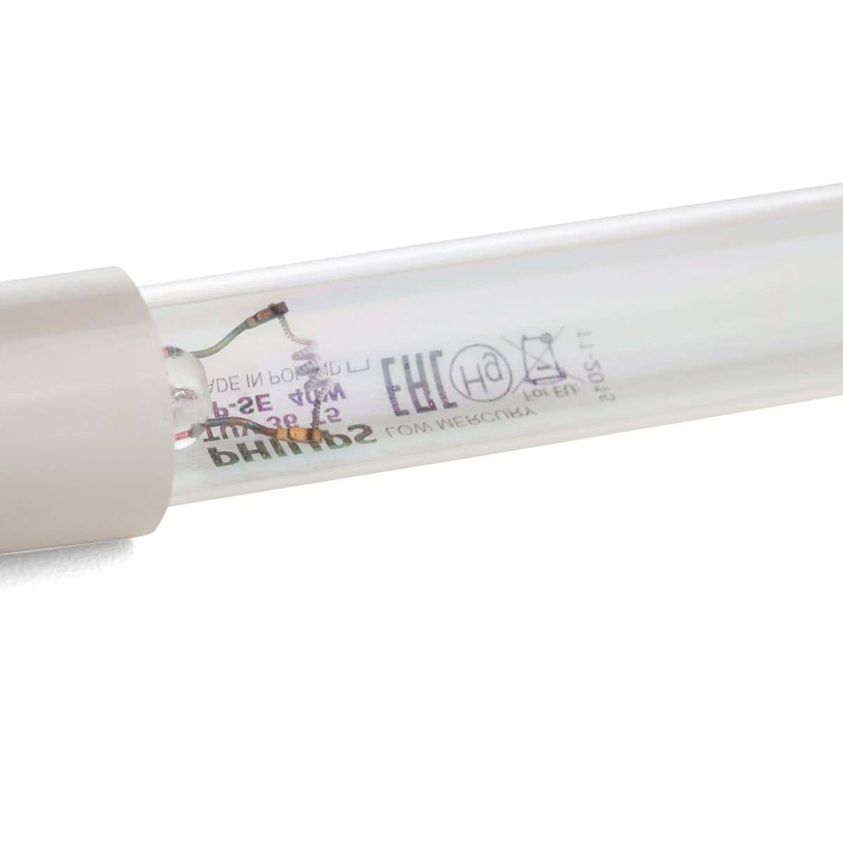 UV-C desinfectielamp voor zwembadreiniging en hygiëne.