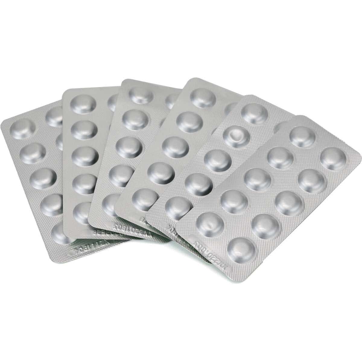 Blister met medicatie tabletten voor het behandelen van zwembadwater.