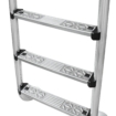 Steiger voor zwembad en spa, stevige metalen trap met antislip treden.