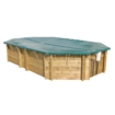 Zwembad met houten ombouw en afdekking voor tuinplezier.