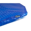 Opblaasbare zwembadmat met waterdichte coating en stevige ringen voor zwembadgebruik.