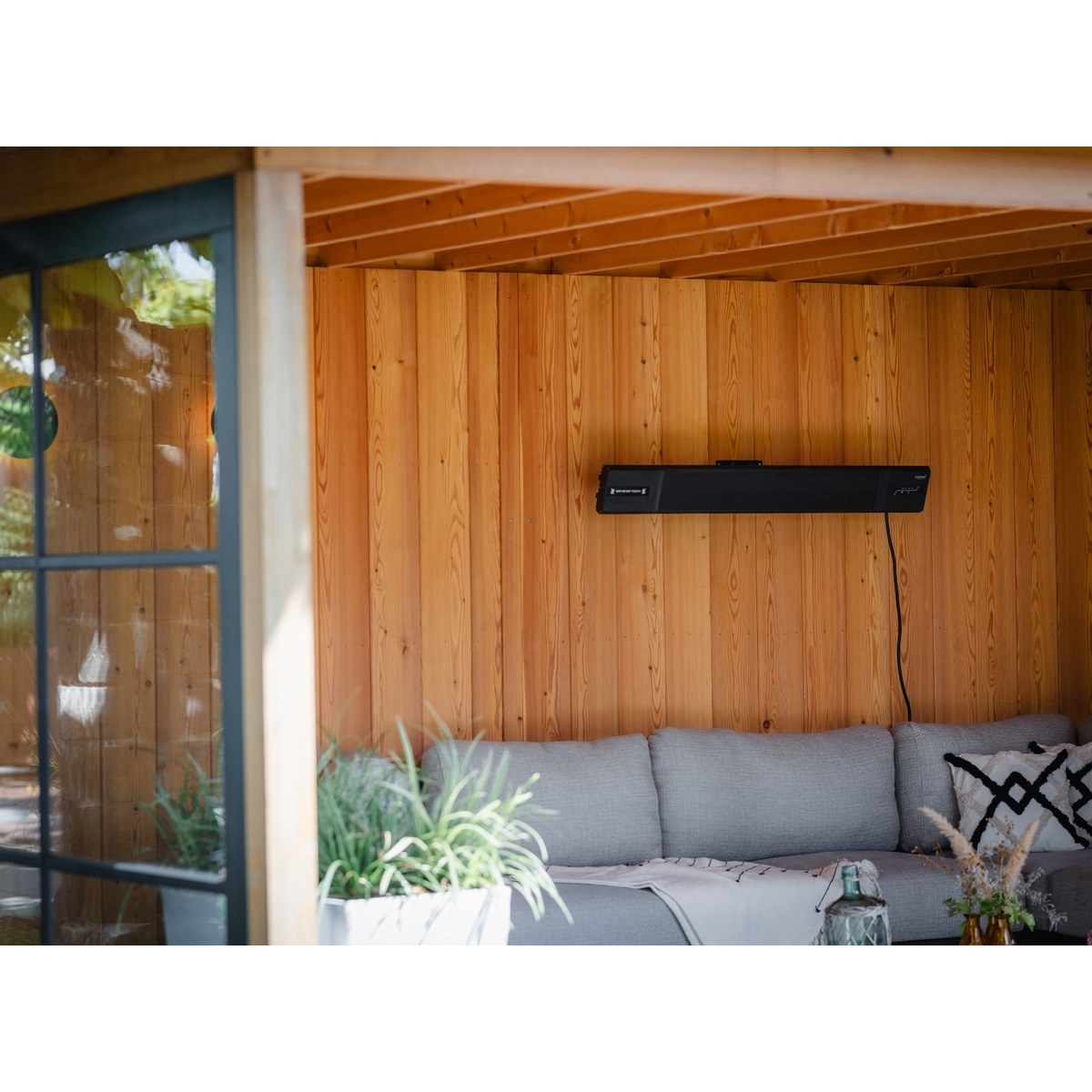 Sunred Heater Nero Wall Hanging 2400 terrasverwarmer